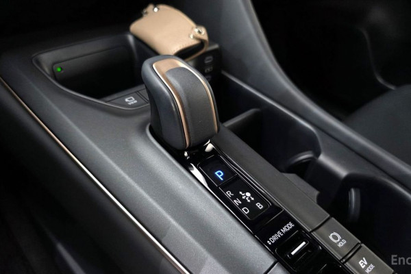 2023 Toyota Crown с пробегом 18 693 км