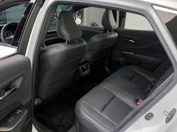 2023 Toyota Crown с пробегом 18 693 км