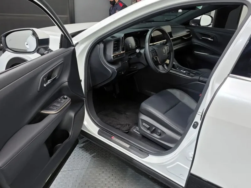 2023 Toyota Crown с пробегом 18 693 км