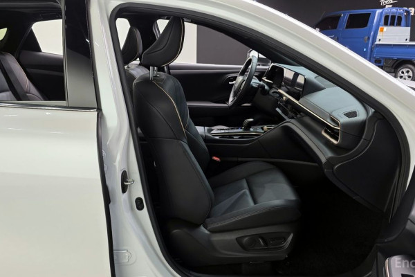 2023 Toyota Crown с пробегом 18 693 км