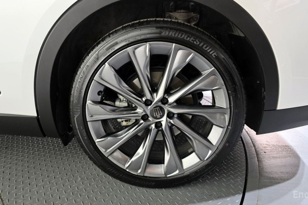 2023 Toyota Crown с пробегом 18 693 км