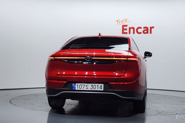 2023 Toyota Crown с пробегом 14 650 км