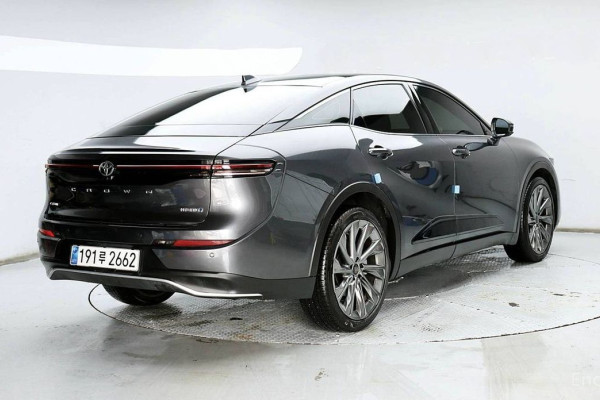 2023 Toyota Crown с пробегом 27 322 км