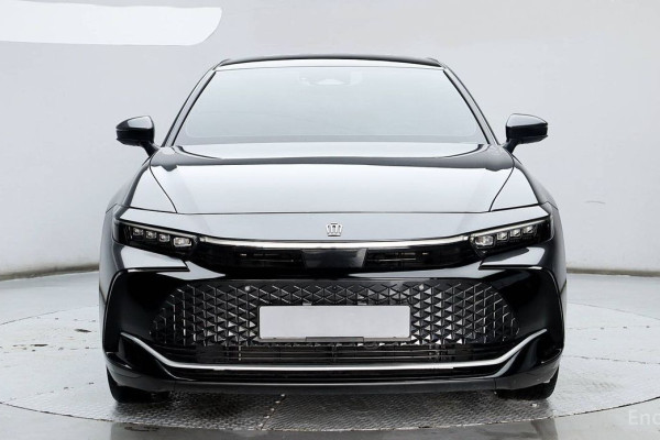 2023 Toyota Crown с пробегом 27 322 км