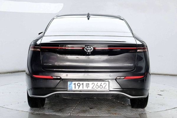 2023 Toyota Crown с пробегом 27 322 км