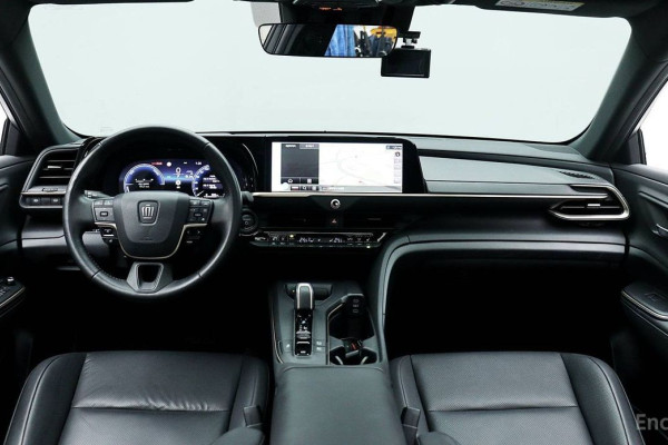 2023 Toyota Crown с пробегом 27 322 км