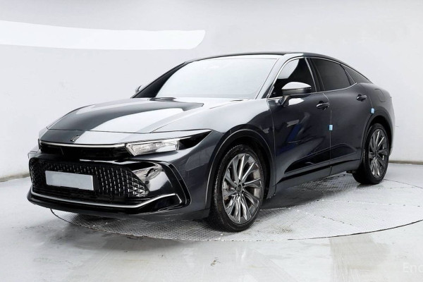 2023 Toyota Crown с пробегом 27 322 км