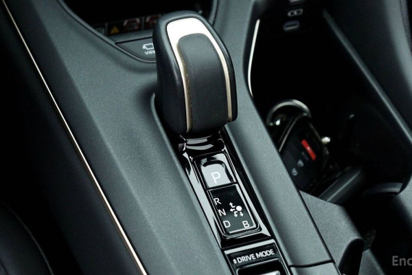 2023 Toyota Crown с пробегом 27 322 км