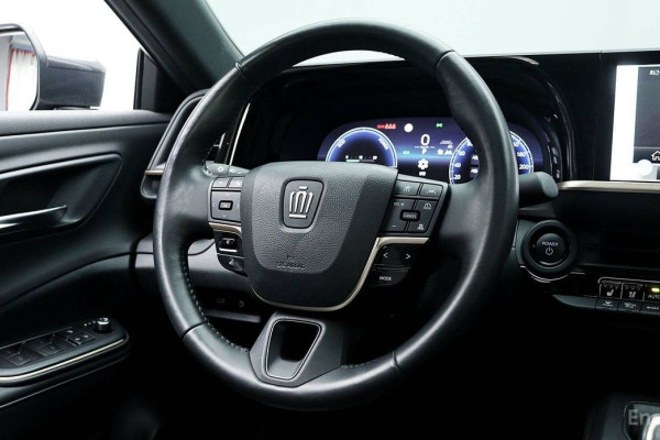 2023 Toyota Crown с пробегом 27 322 км