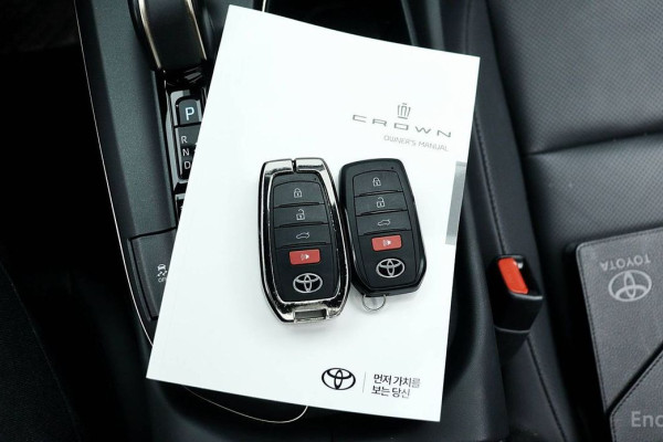 2023 Toyota Crown с пробегом 27 322 км