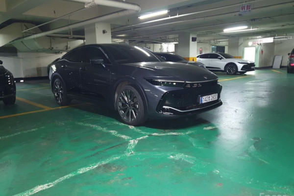 2024 Toyota Crown с пробегом 32 527 км