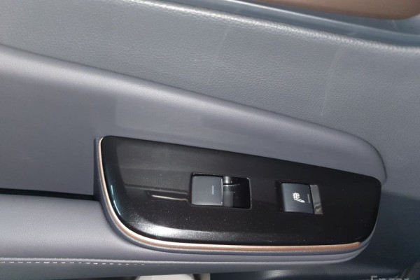 2024 Toyota Crown с пробегом 32 527 км