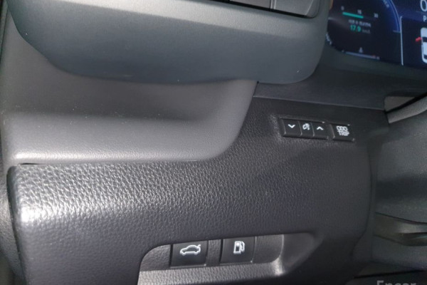 2024 Toyota Crown с пробегом 32 527 км