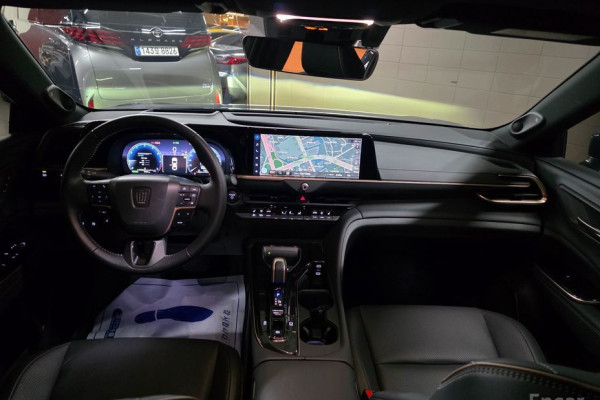 2024 Toyota Crown с пробегом 9 747 км