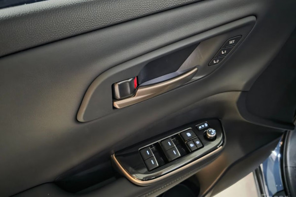 2024 Toyota Crown с пробегом 9 747 км