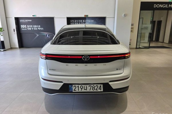 2025 Toyota Crown с пробегом 2 668 км