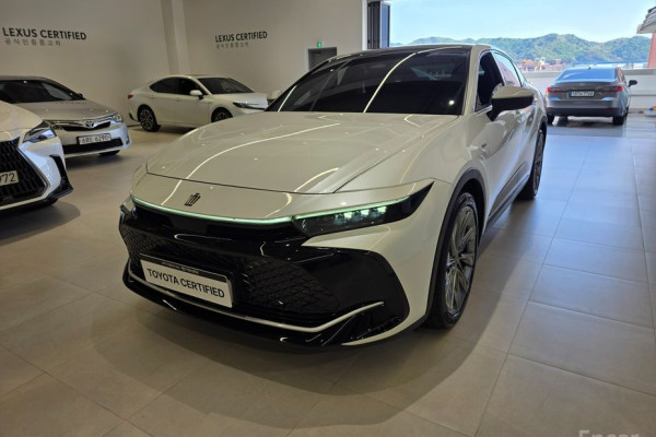 2025 Toyota Crown с пробегом 2 668 км