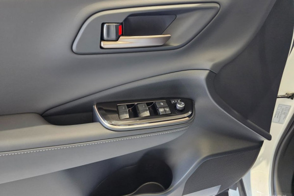 2025 Toyota Crown с пробегом 2 668 км