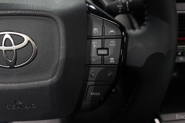 2025 Toyota Prius с пробегом 975 км