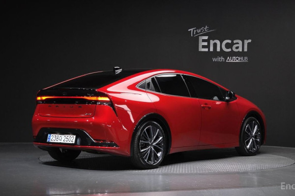 2024 Toyota Prius с пробегом 38 769 км