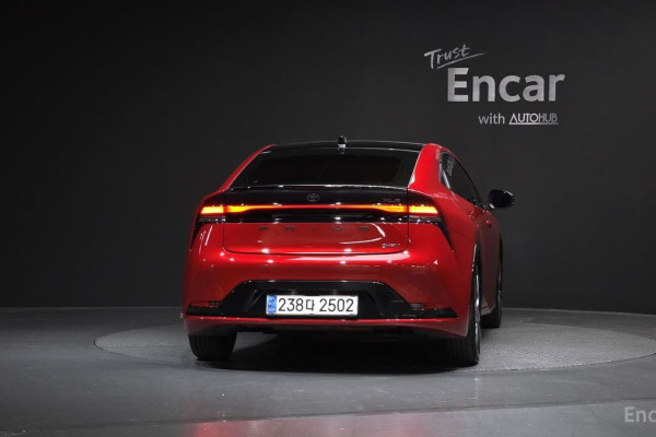 2024 Toyota Prius с пробегом 38 769 км