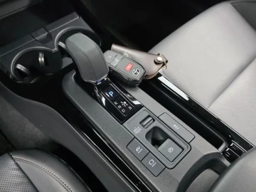 2024 Toyota Prius с пробегом 38 769 км