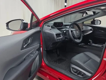 2024 Toyota Prius с пробегом 38 769 км