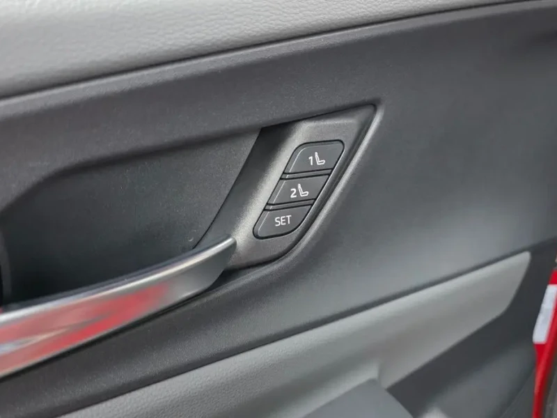 2024 Toyota Prius с пробегом 38 769 км