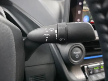 2024 Toyota Prius с пробегом 38 769 км