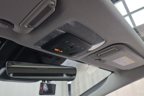 2024 Toyota Prius с пробегом 38 769 км