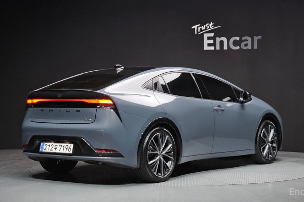 2025 Toyota Prius с пробегом 7 708 км