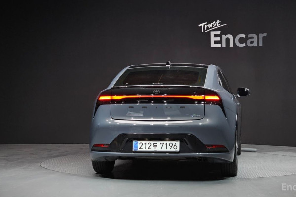 2025 Toyota Prius с пробегом 7 708 км