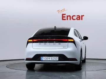 2024 Toyota Prius с пробегом 21 990 км