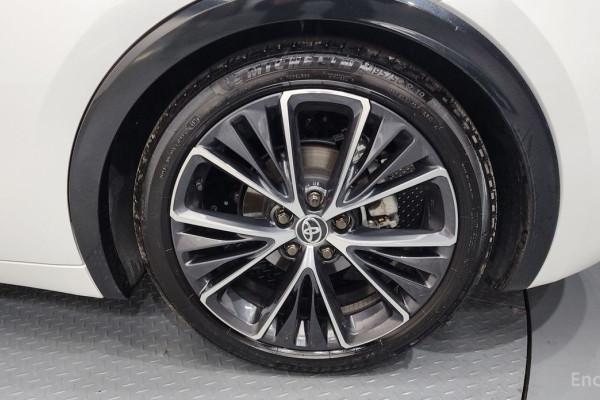 2024 Toyota Prius с пробегом 21 990 км