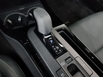 2024 Toyota Prius с пробегом 21 990 км