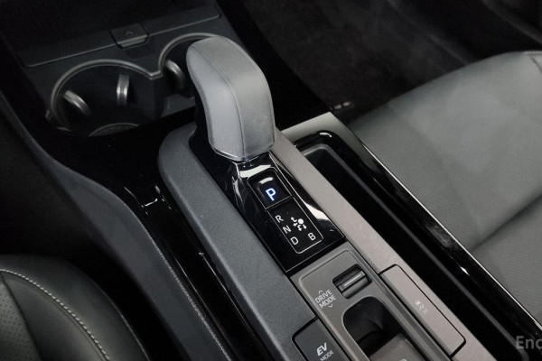 2024 Toyota Prius с пробегом 21 990 км