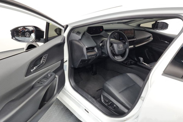 2024 Toyota Prius с пробегом 21 990 км