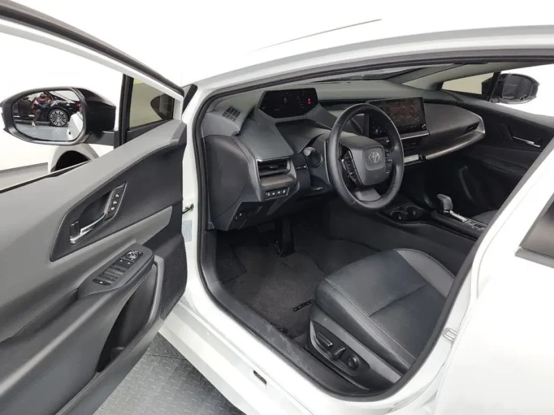 2024 Toyota Prius с пробегом 21 990 км