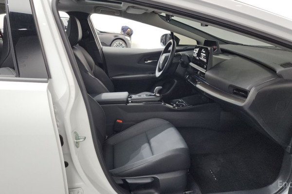 2024 Toyota Prius с пробегом 21 990 км