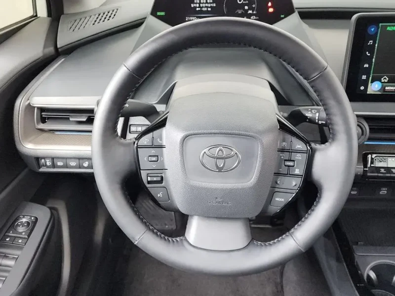 2024 Toyota Prius с пробегом 21 990 км