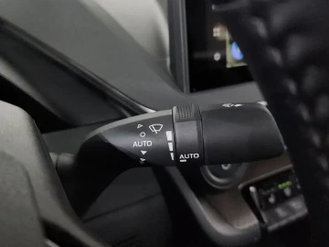 2024 Toyota Prius с пробегом 21 990 км