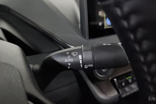 2024 Toyota Prius с пробегом 21 990 км