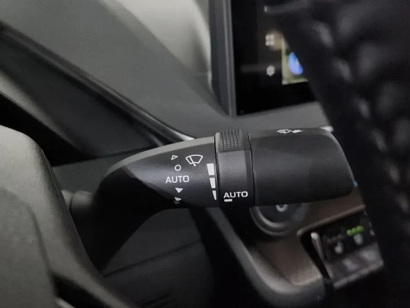 2024 Toyota Prius с пробегом 21 990 км