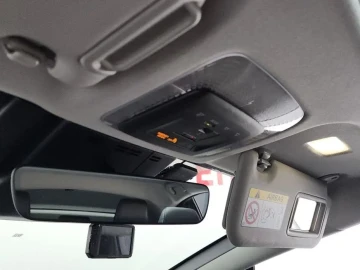 2024 Toyota Prius с пробегом 21 990 км