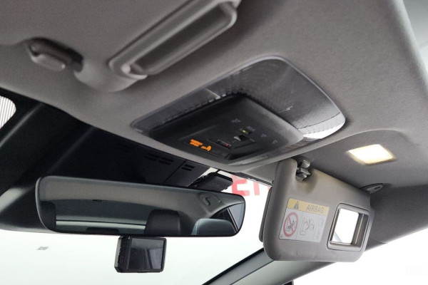 2024 Toyota Prius с пробегом 21 990 км