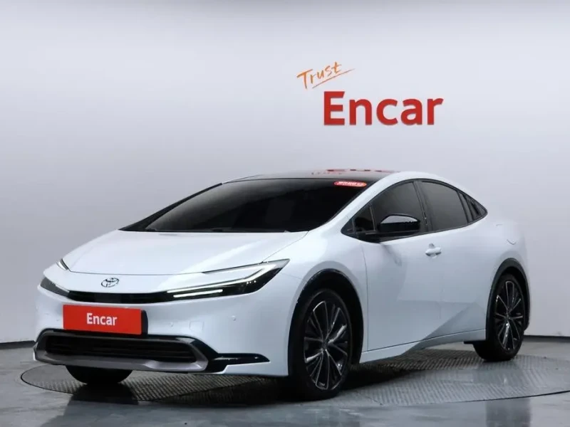 2024 Toyota Prius с пробегом 21 990 км