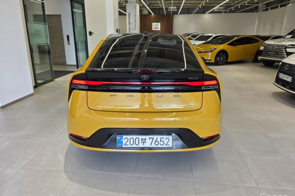 2024 Toyota Prius с пробегом 2 774 км