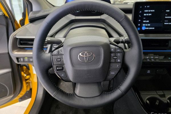 2024 Toyota Prius с пробегом 2 774 км