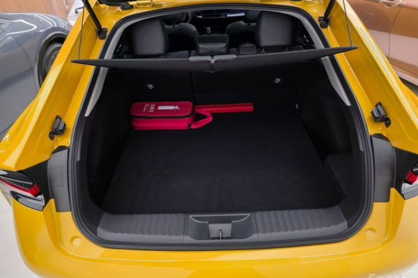 2024 Toyota Prius с пробегом 2 774 км