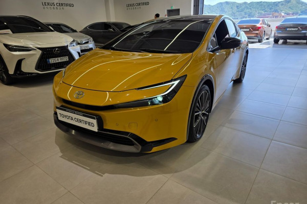 2024 Toyota Prius с пробегом 2 774 км